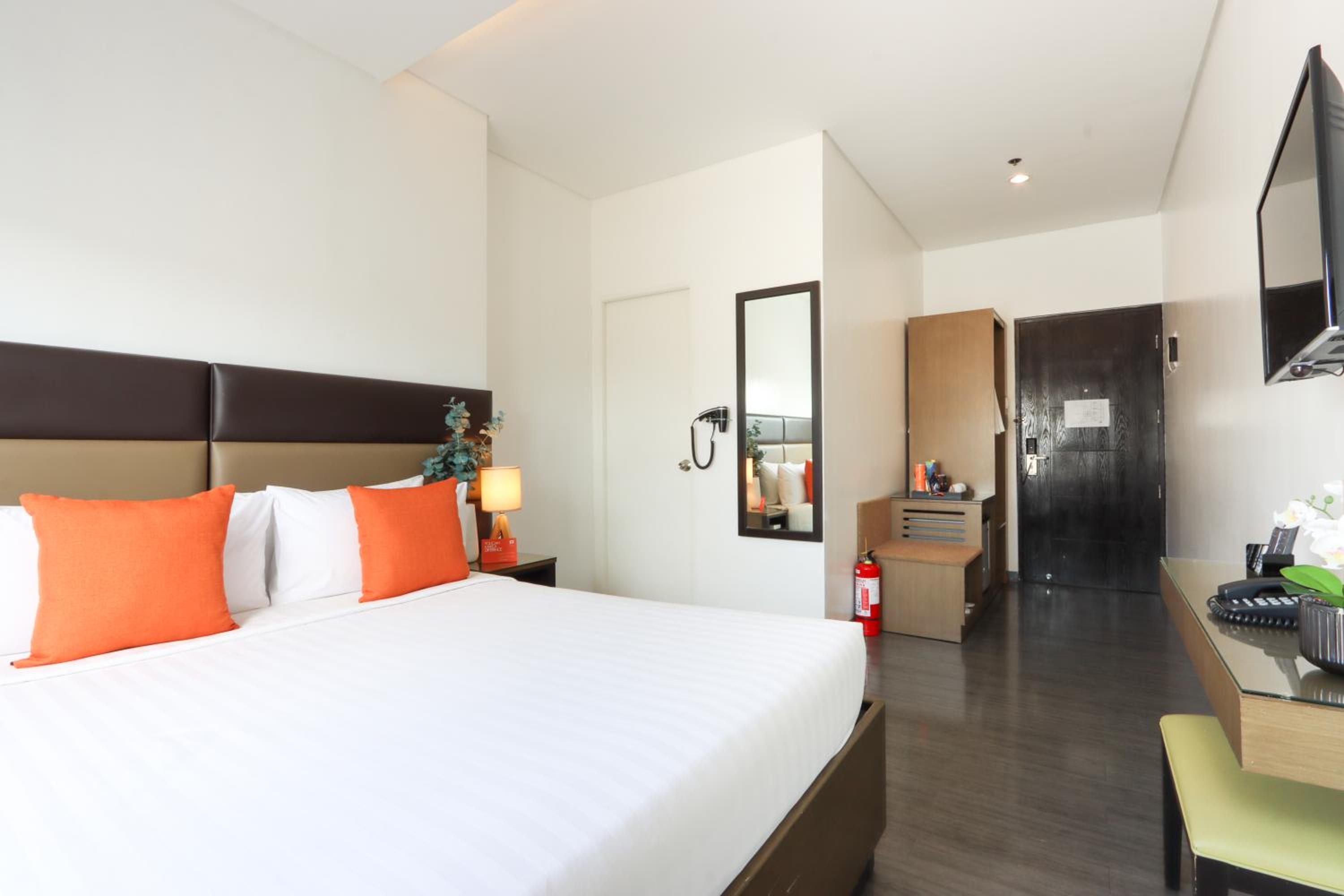 DELUXE, QUEEN BED, BALCONY
