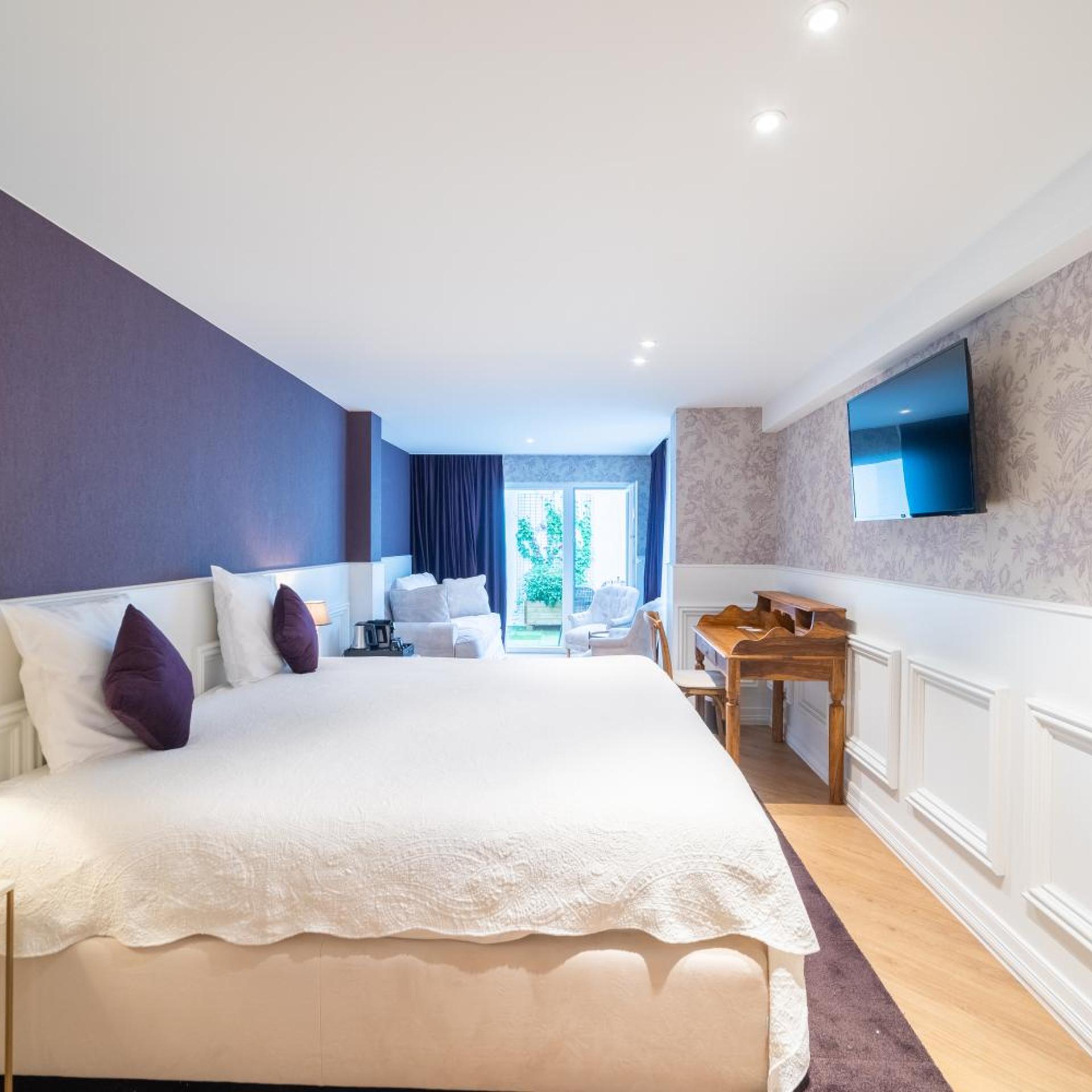 Charming, Double Bed