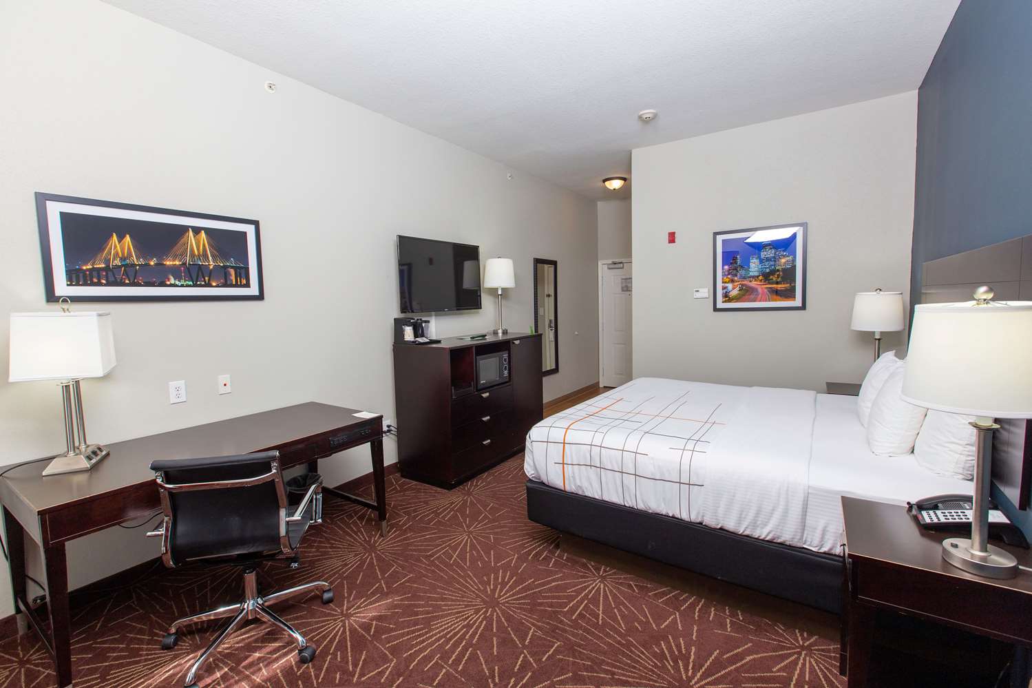 La Quinta Inn & Suites by Wyndham Houston East at Normandy 20/63