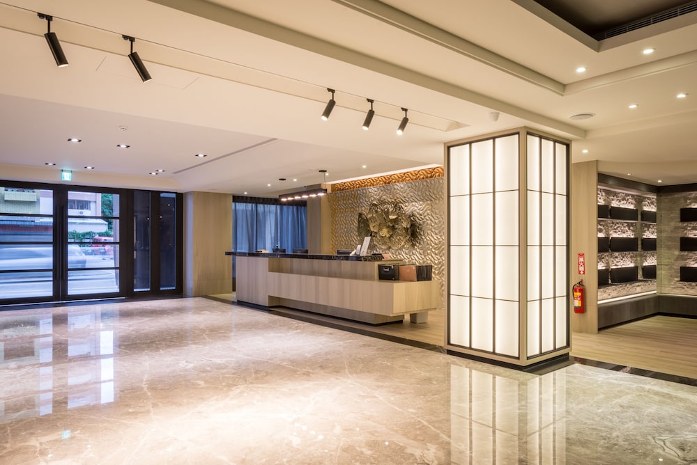 CHECK inn Taichung Wenxin Zhongqing 54/64