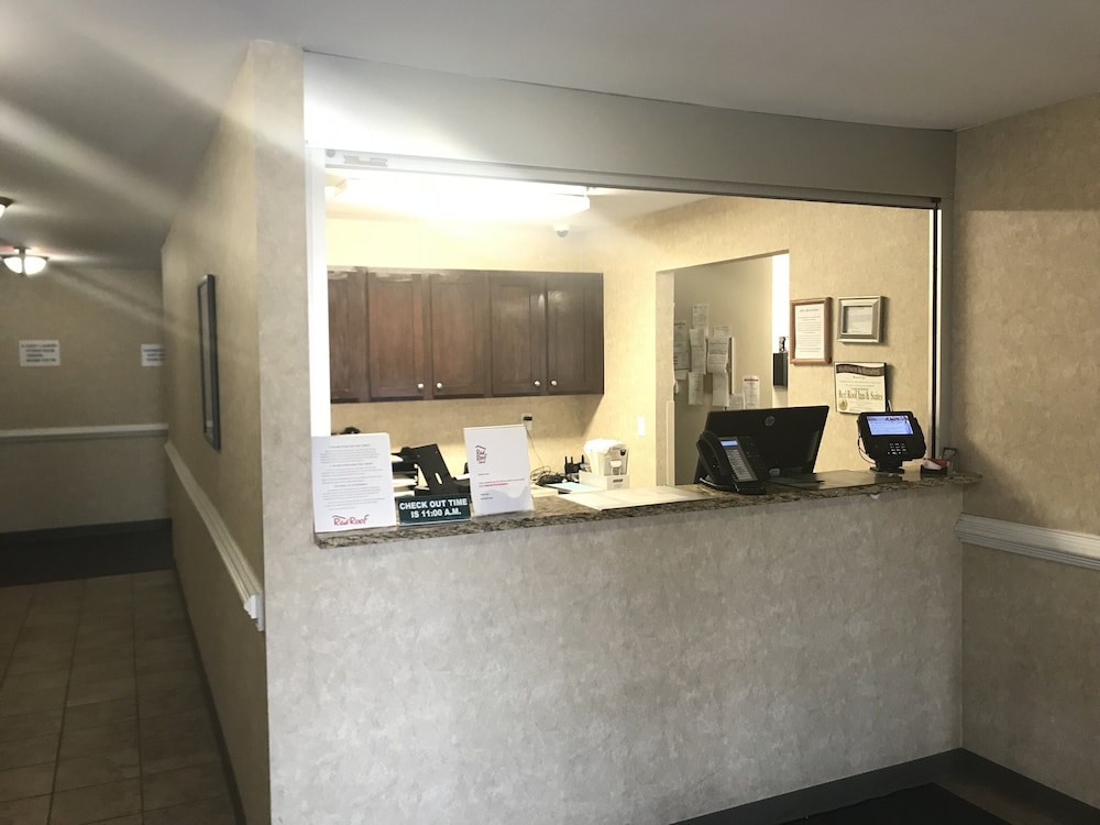 Red Roof Inn And Suites Dickinson 9/39