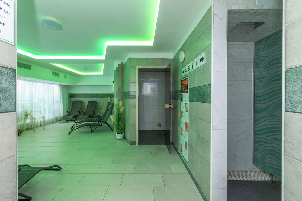 Holiday Club Heviz 32/50