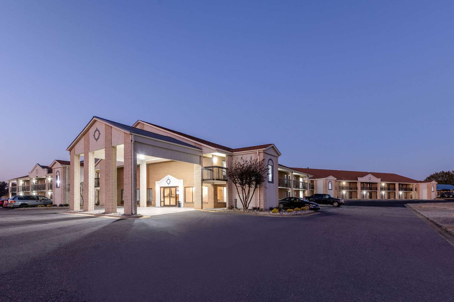 Days Inn by Wyndham Mooresville Lake Norman 2/16