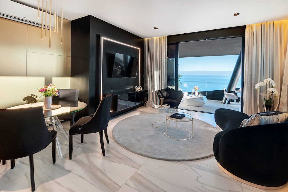 All Suites Hotel Posh 40/65
