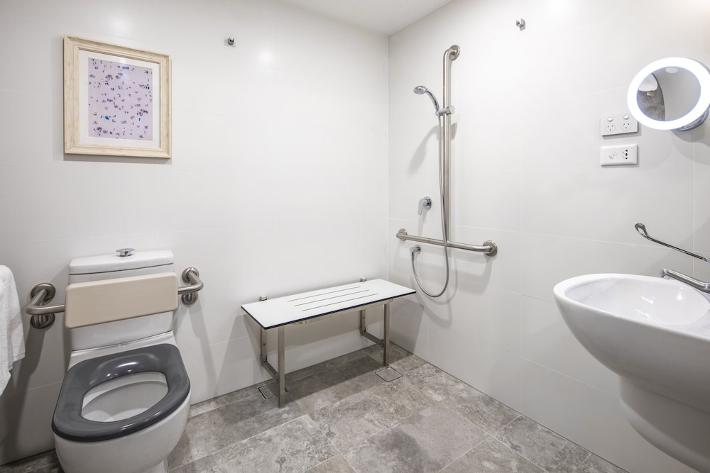 InterContinental Sydney Coogee Beach by IHG 18/80