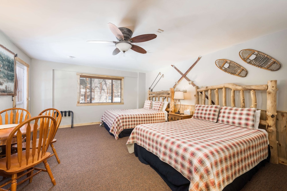 4 Seasons Inn on Fall River 22/76