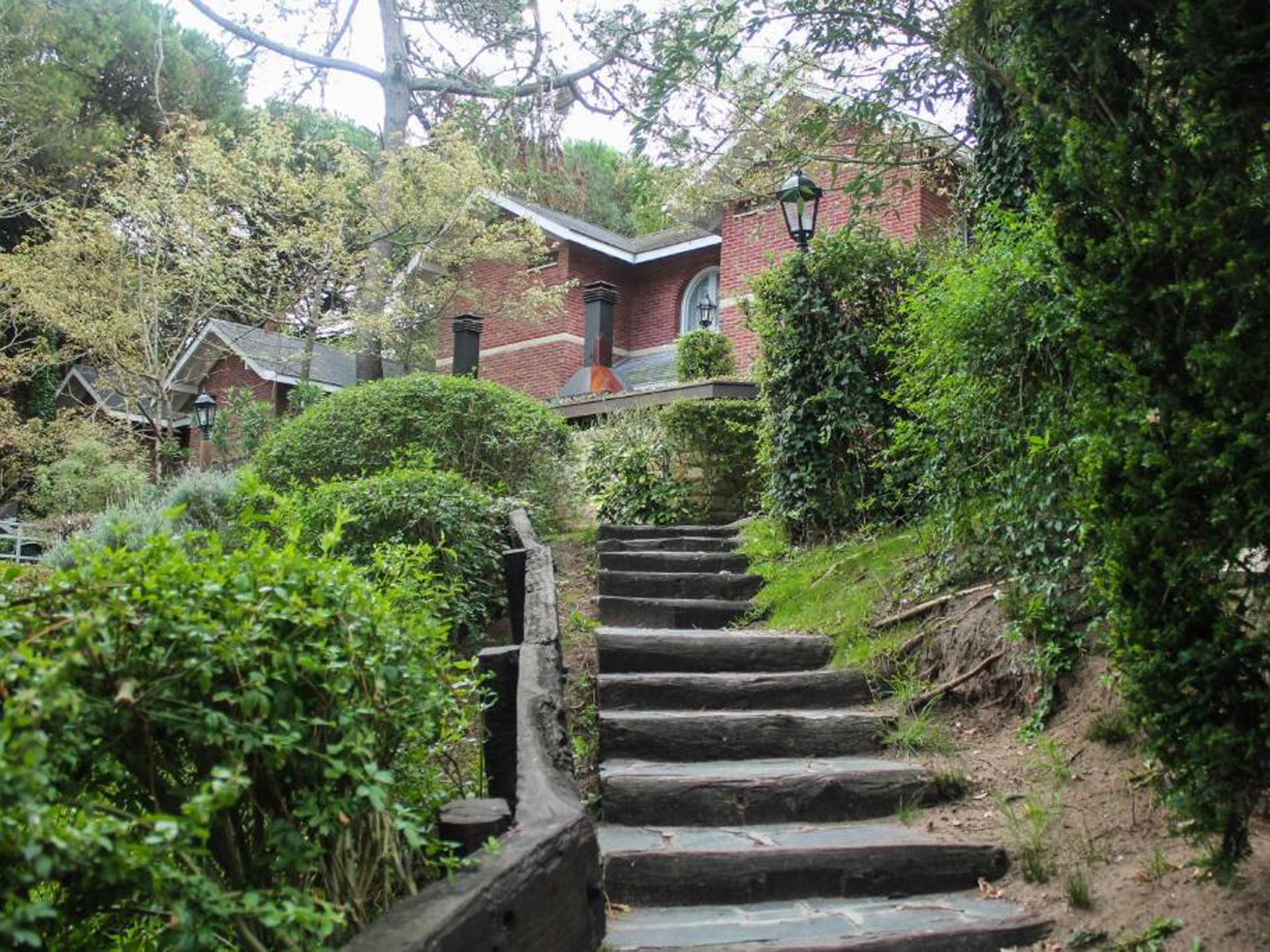 Hotel Carilo Hills 21/23