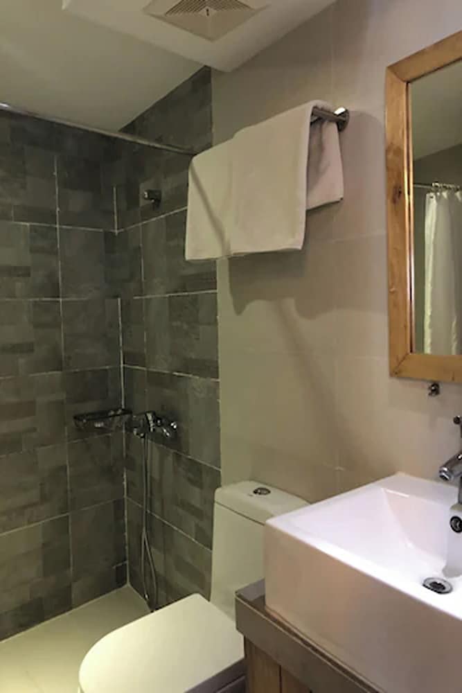 Zuzuni Boutique Hotel 50/50