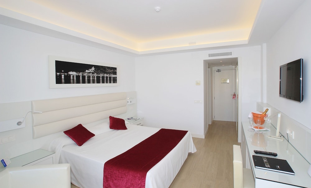 Argos Hotel 26/82