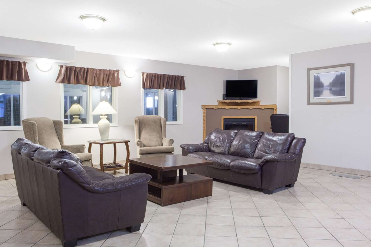 Super 8 Fort Frances 4/6
