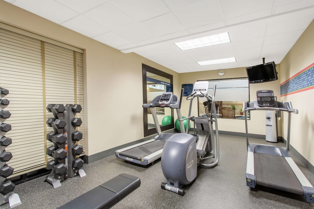 Hampton Inn & Suites Albany-Airport 21/36