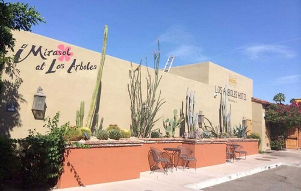 Los Arboles Hotel 2/50