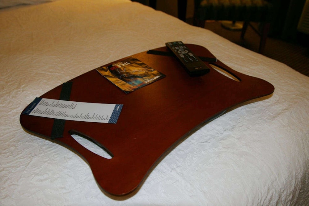 Hampton Inn And Suites Phoenix Glendale Westgate Az 7/65