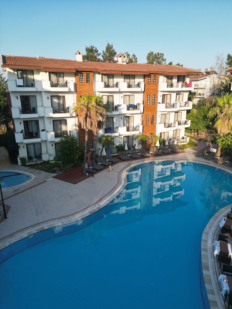 Lemas Suite Hotel 4/48