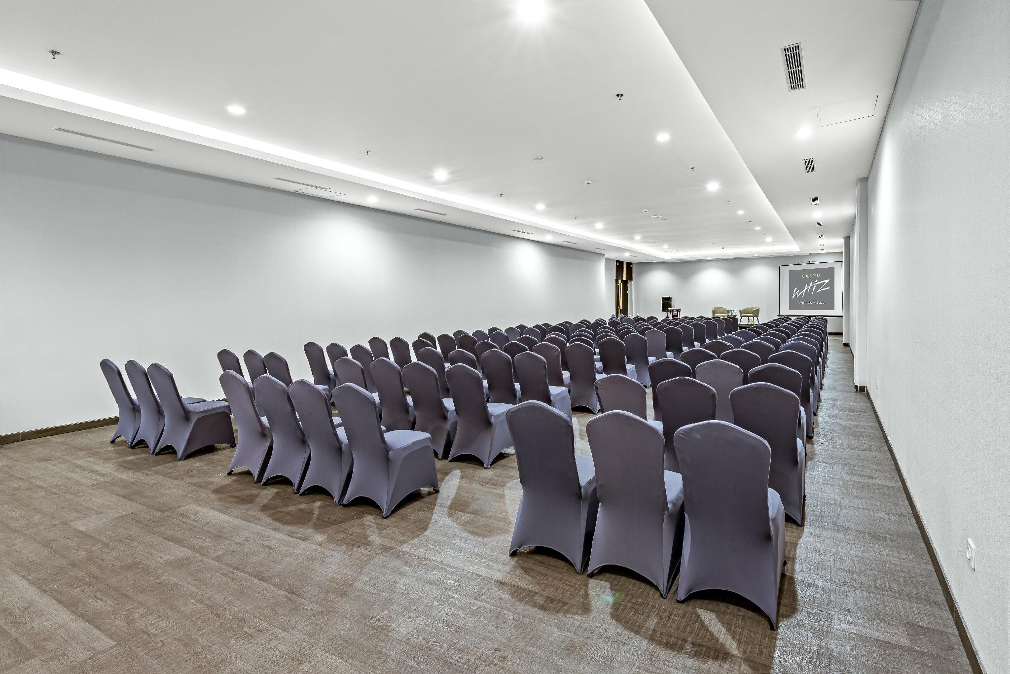 Grand Whiz Megamas Manado 36/39