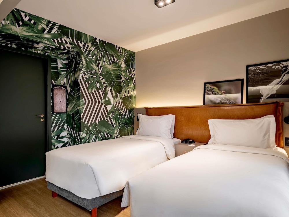 DELUXE, TWIN BEDS, BALCONY