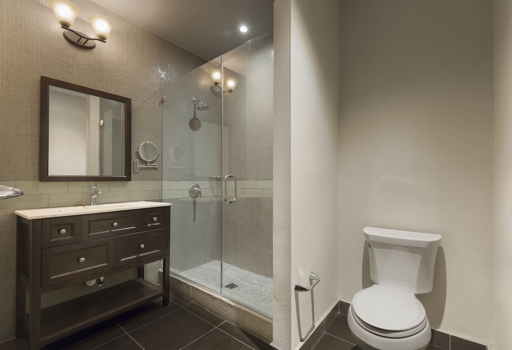 Decanter Hotel 28/47