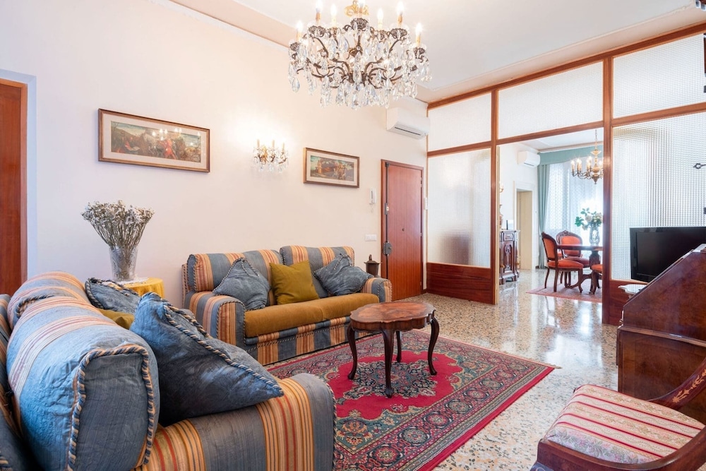 The Arsenal Large Apartment 25/47