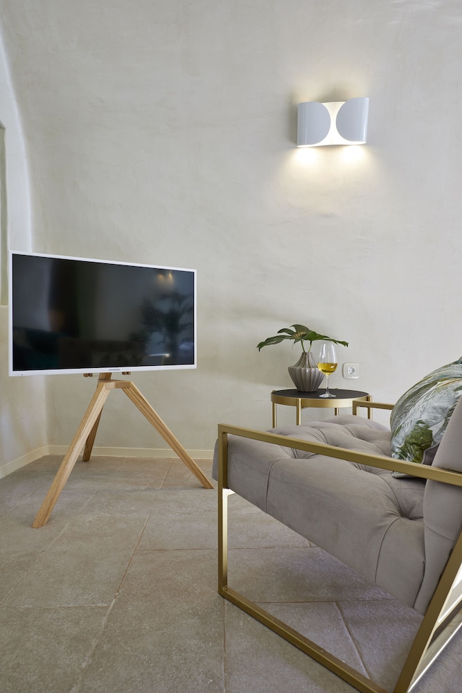 Gitsa Cliff Luxury Villa [VR] 19/27