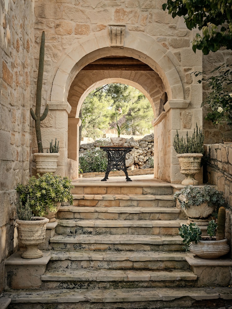Nobelos Boutique Hotel 2/50