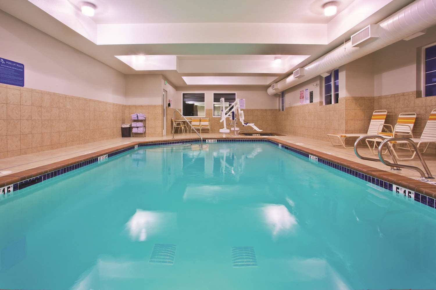La Quinta Inn & Suites by Wyndham Bellingham 12/34