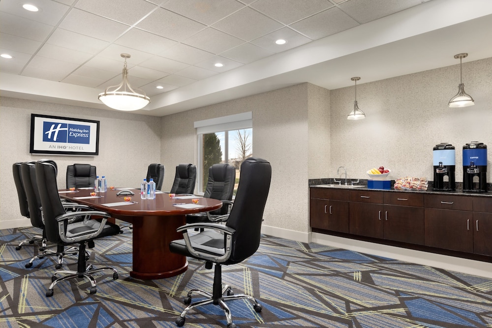 Holiday Inn Express Hotel Suites Opelika Auburn 62/71