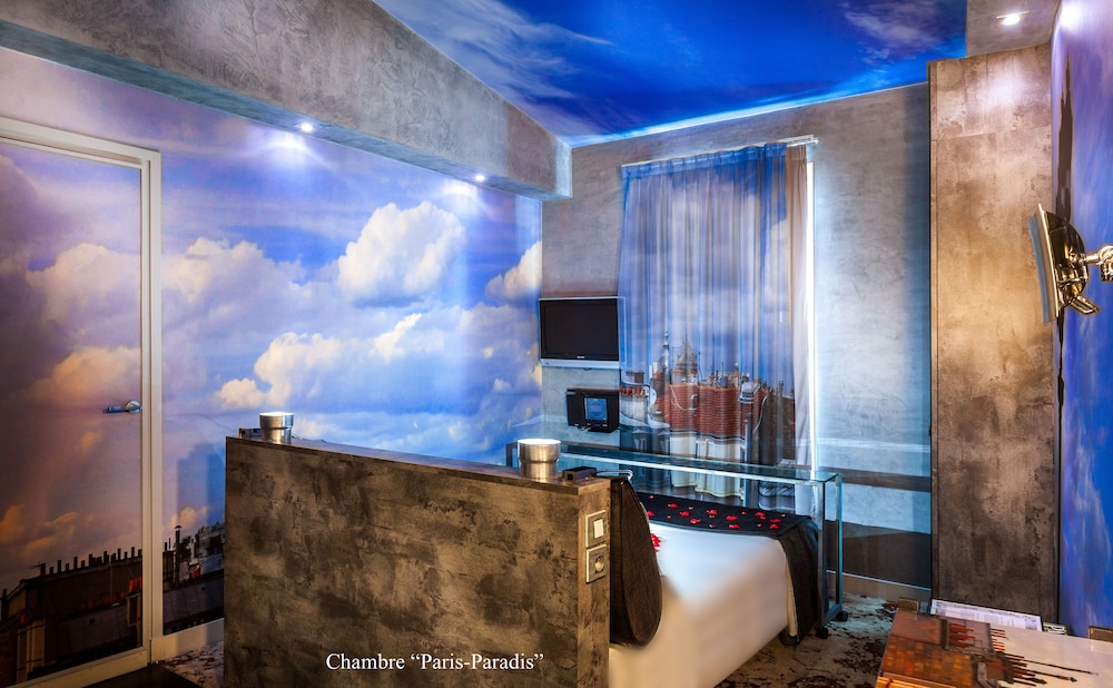 Apostrophe Hotel 8/45