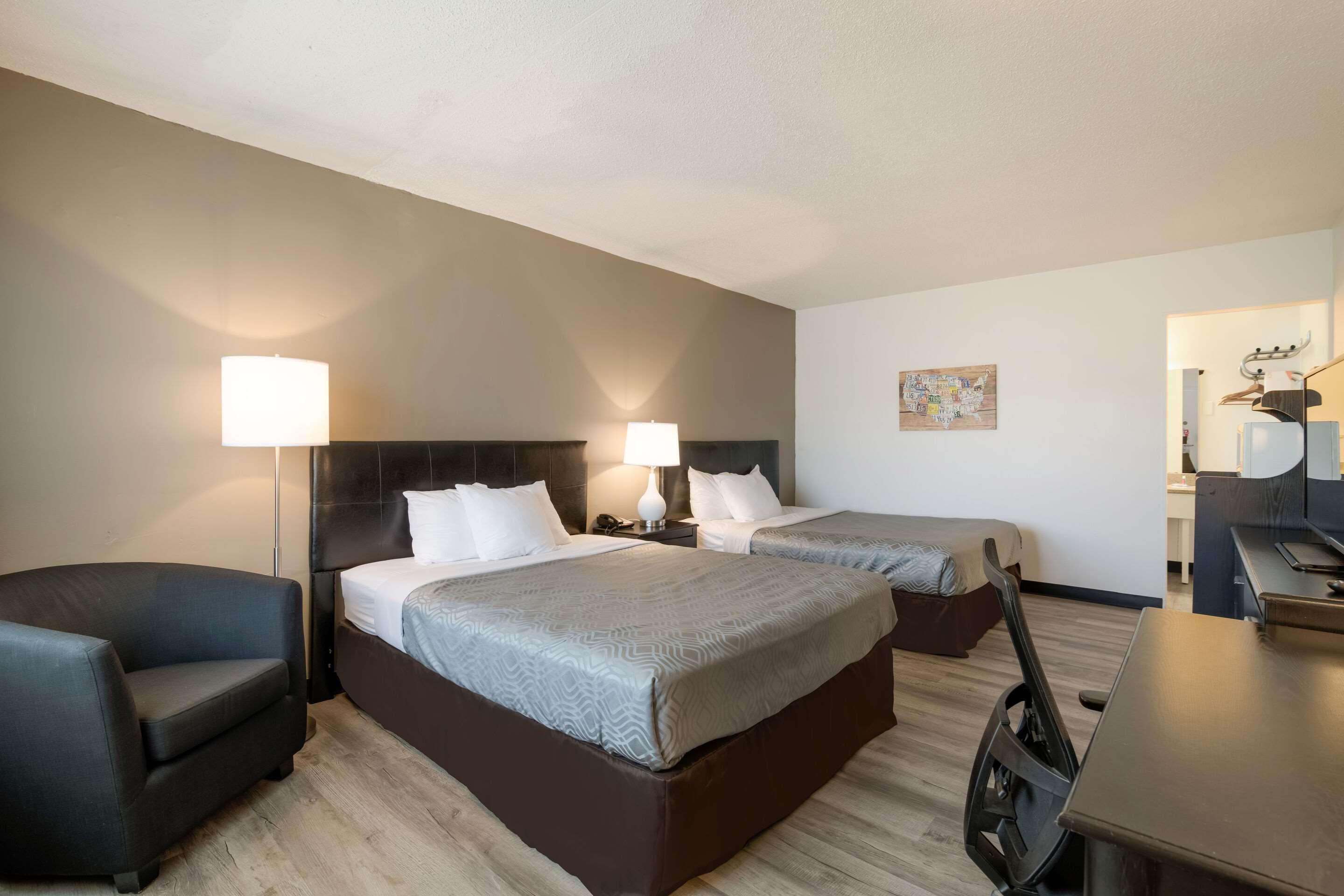 غرفة بسريرين كوين، Econo Lodge Auburn I-95 2/3