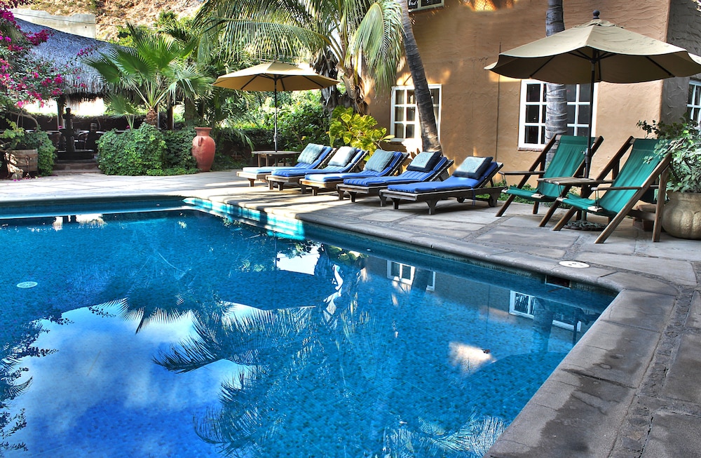 The Bungalows Hotel 47/50