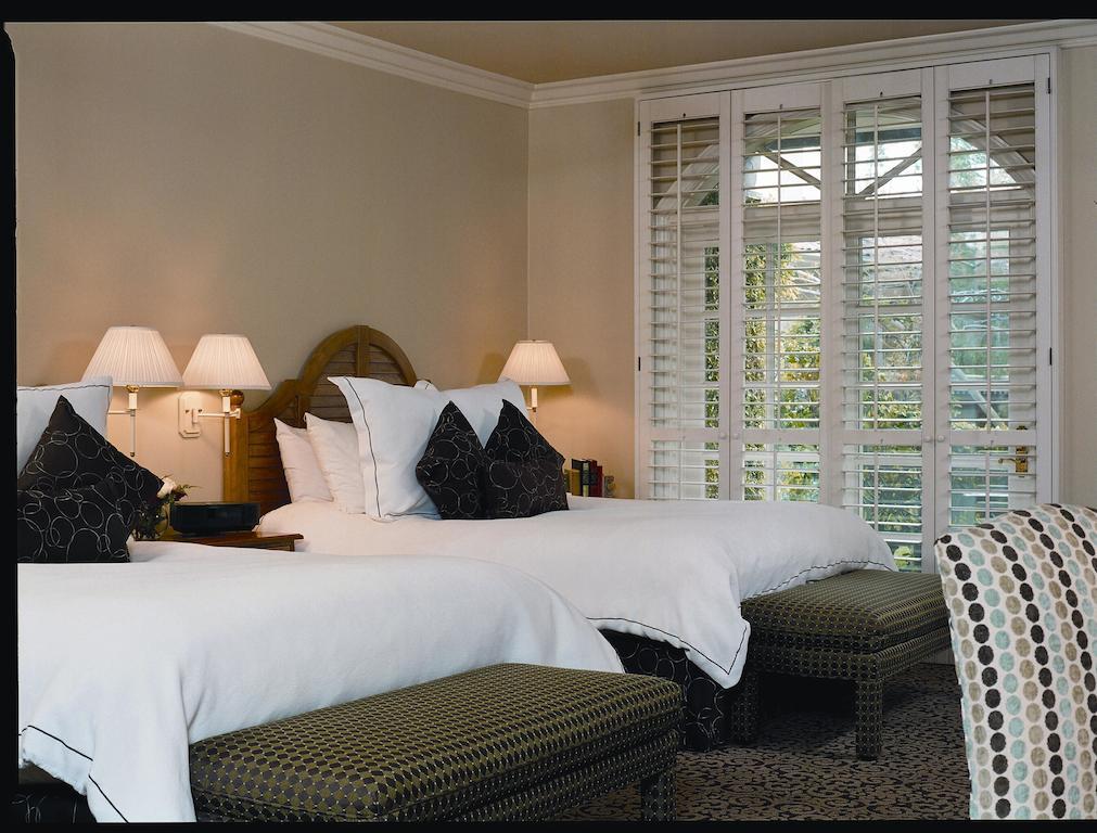 THE WESTLAKE VILLAGE INN 10/36