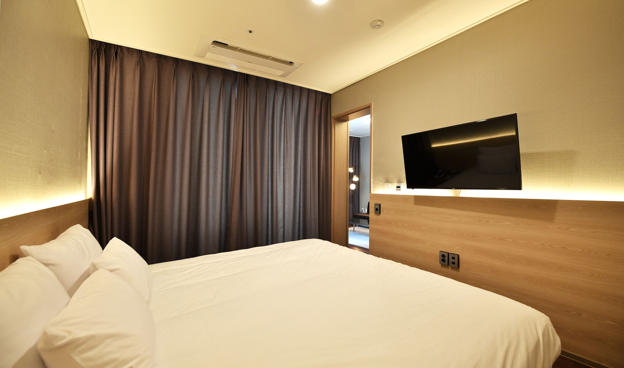 SPA, PREMIER, DELUXE, SUITE, KING BED, PARTIAL OCEAN VIEW