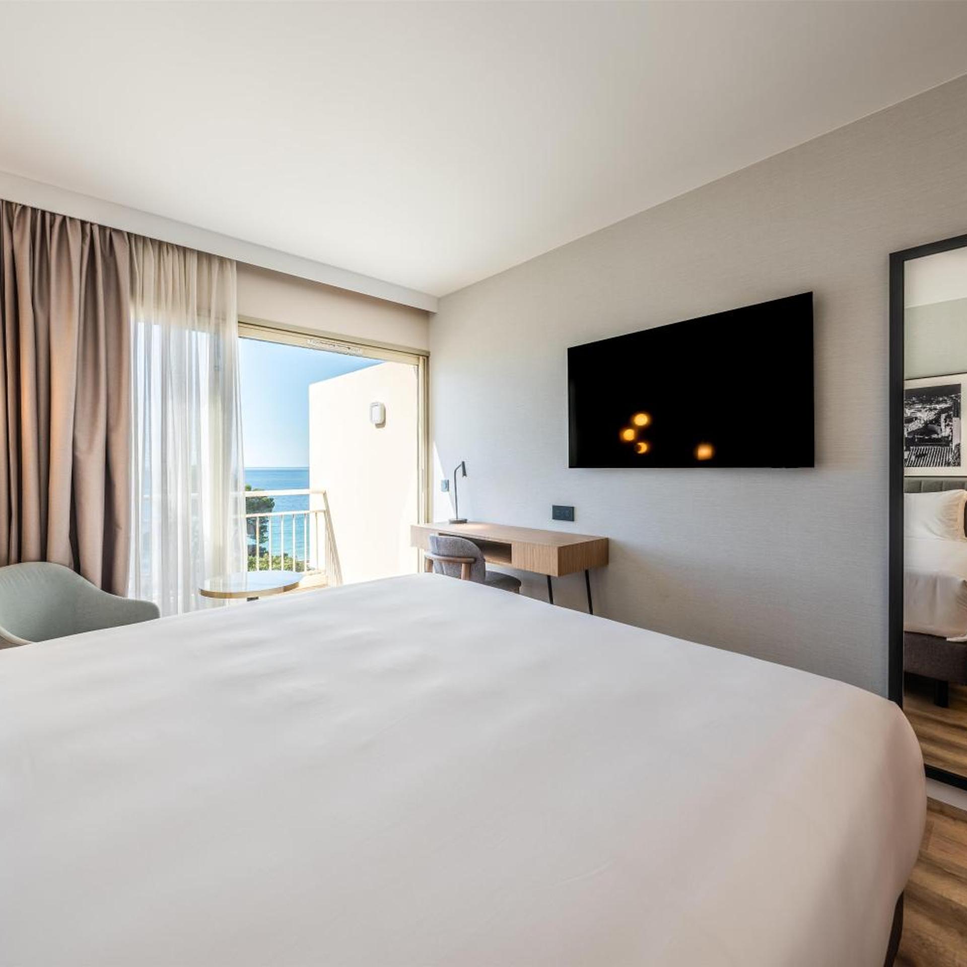غرفة بريميوم بإطلالة على البحر بشرفة، Luxotel Cannes 4/6
