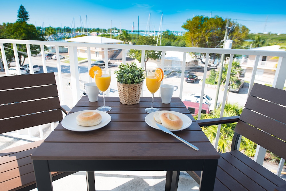 Skipjack Resort Marina 57/70