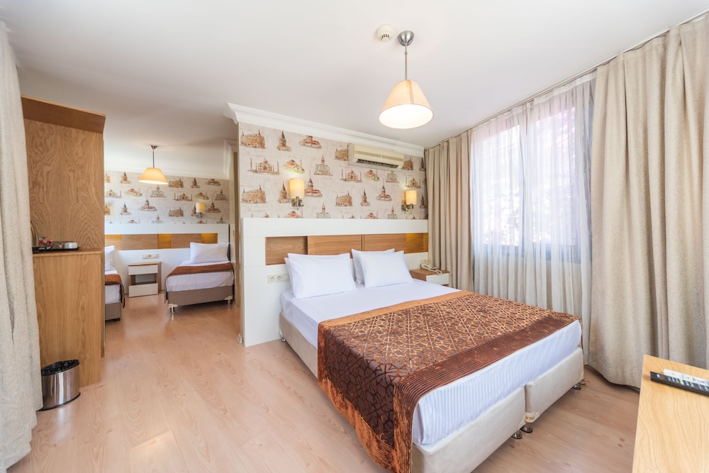 TAYA HATUN HOTEL 27/62