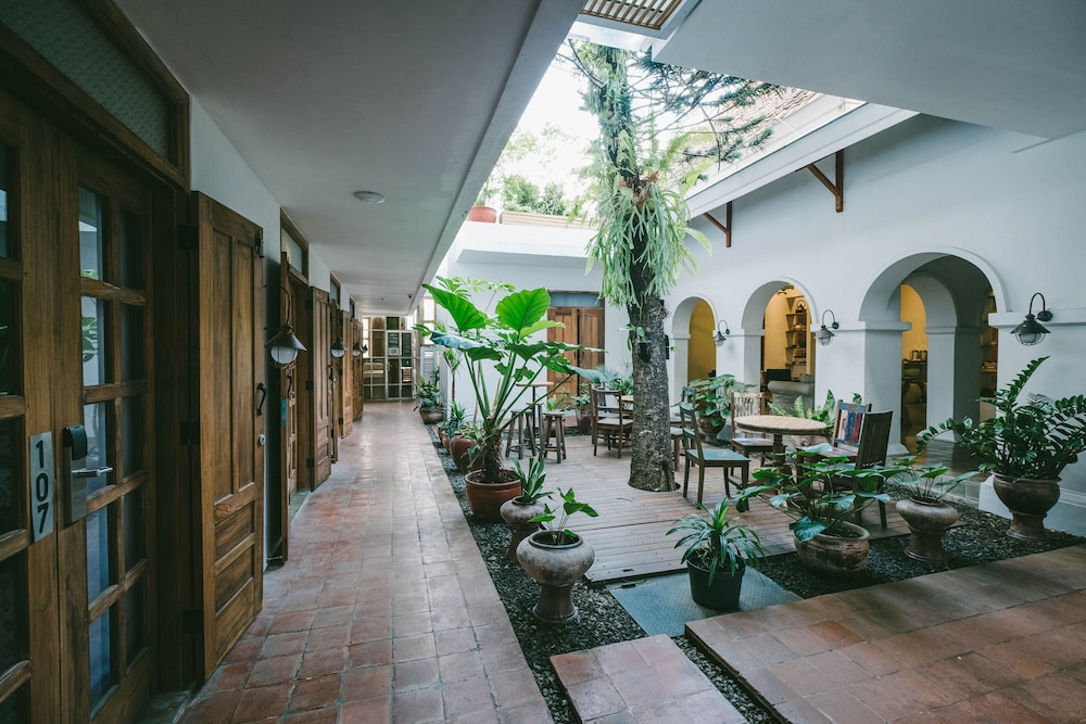 Adhisthana Hotel 44/69