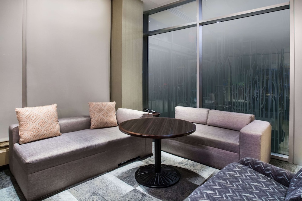 Hilton Garden Inn New York West 35th Street 38/56