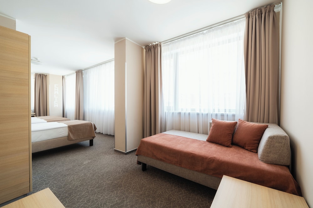 EHRLICH HOTEL 24/34