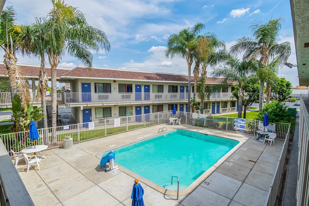 Motel6 Bakersfield, CA - Airport 9/63
