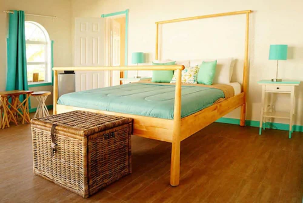 Paradise Bay 19/50
