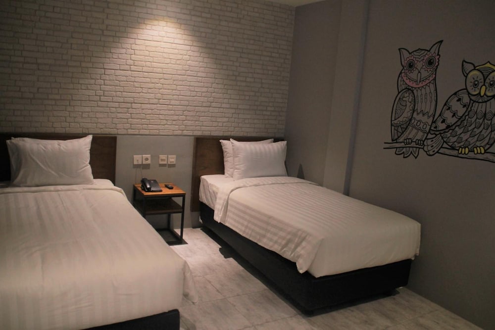 Nite And Day Surabaya Kedungdoro 18/40