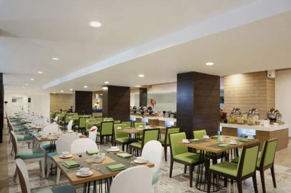 Hotel Santika Kelapa Gading 29/36
