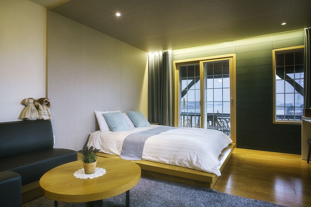 Tongyeong Mongdol House Pension 19/50