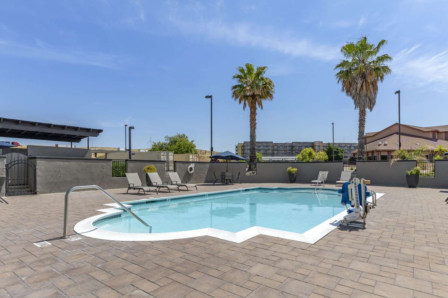 Best Western Plus Vineyard Inn 43/45