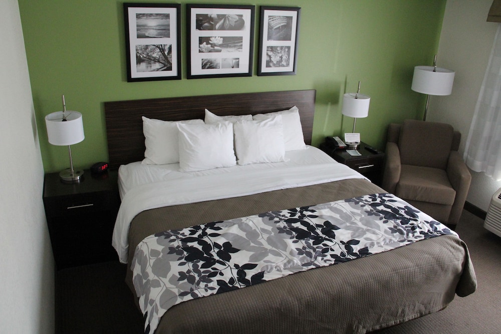 Sleep Inn & Suites Haysville - Wichita South 16/58