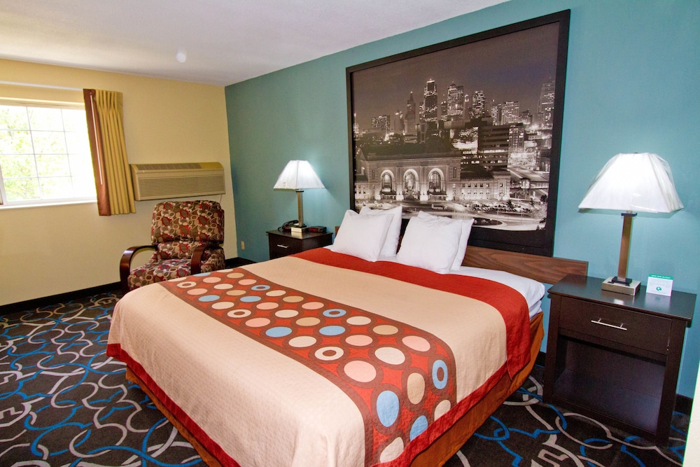 غرفة بسرير مزدوج، Super 8 By Wyndham Kansas City 3/10