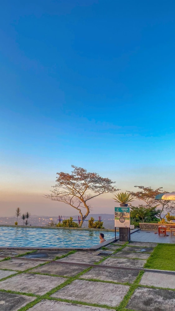 D Emmerick Salib Putih Hotel Salatiga 14/48