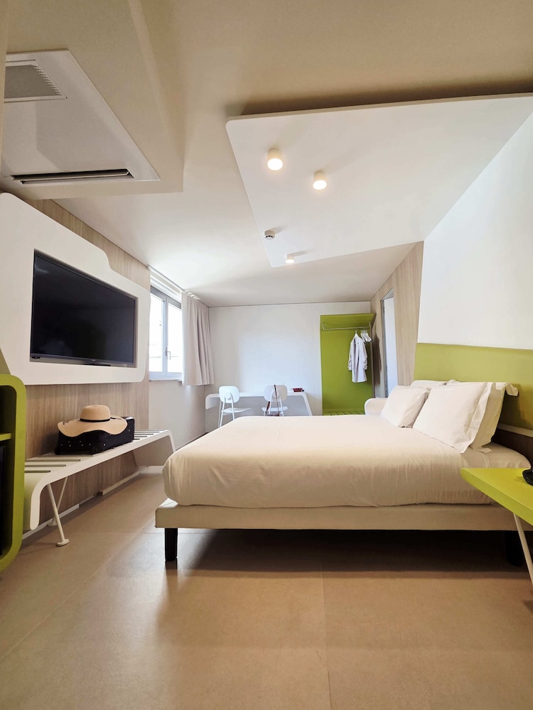 Superior, Single, Single Bed, Courtyard View