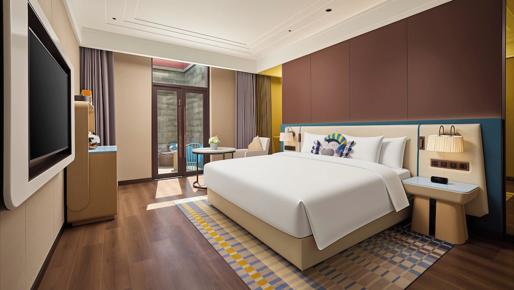 Premium, King Bed, Outdoor Living Area