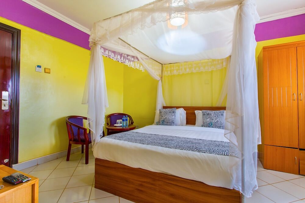 Hotel Nokras Muranga 12/55