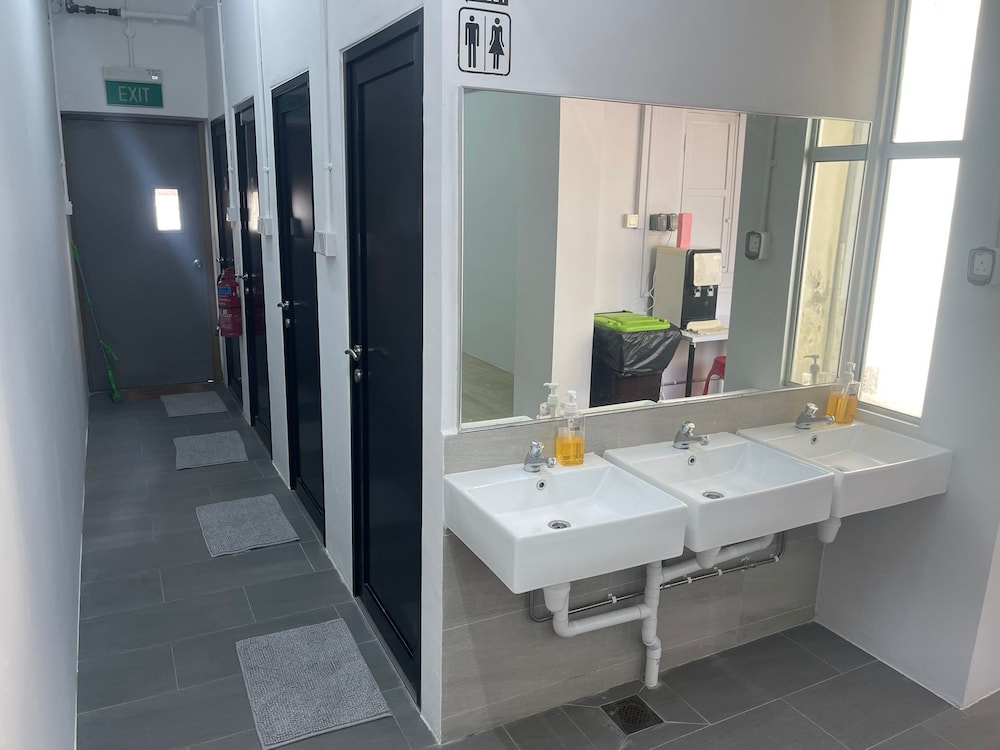 Meadows Hostel 47/49